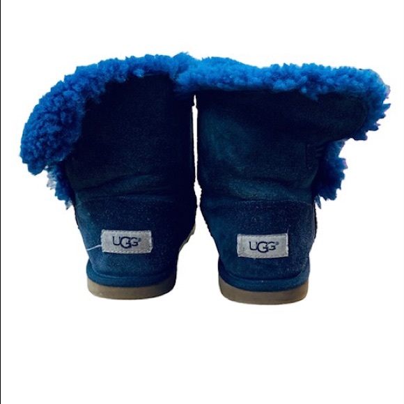 UGG Boots Booties Classic Bailey Button II Sheepskin Gift - Picture 3 of 5